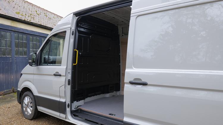 Volkswagen CRAFTER CR35 LWB DIESEL FWD 2.0 TDI 140PS Commerce ETG Dropside Auto